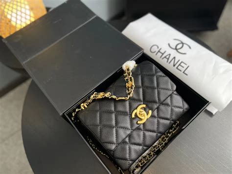 chanel cf mini 上身|【開箱】Chanel幾個經典可愛款式．mini sqaure 17cm vs mini cf .